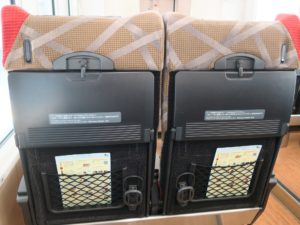 JR五能線 HB-E300系 リゾートしらかみ シート背面 秋田駅にて