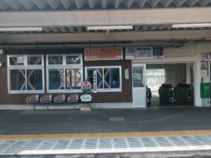 リゾートしらかみからの車窓 追分駅 男鹿線はお乗り換えです