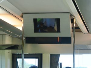 JR五能線 リゾートしらかみ 鯵ヶ沢-五所川原では津軽三味線の生演奏があります