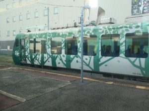 リゾートしらかみからの車窓 五所川原駅 リゾートしらかみ橅編成と行き違います