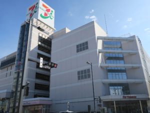 イトーヨーカドー弘前店 1階が弘前バスターミナルになっています