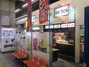 弘前バスターミナル 立ち食いそば屋と売店