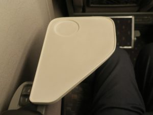 東海道新幹線 N700系 のぞみ ひかり こだま グリーン車 ひじ掛けテーブル