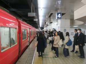 名鉄名古屋本線 名古屋駅 4番線 主に東岡崎・豊橋・中部国際空港・内海・河和方面に行く列車が発着します