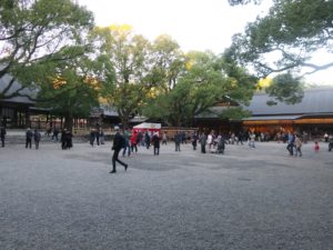 熱田神宮 境内 本殿と授与所