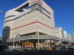 岐阜市 長良橋通り 神田町5丁目交差点 ドン・キホーテがあります