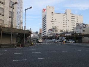 岐阜市 金華橋通り 金町5丁目交差点 岐阜高島屋があります