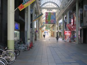 岐阜市 柳ケ瀬本通り商店街 アーケード街の中