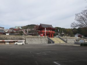 犬山成田山 大本山成田山名古屋別院大聖寺 駐車場から見た犬山成田山全景