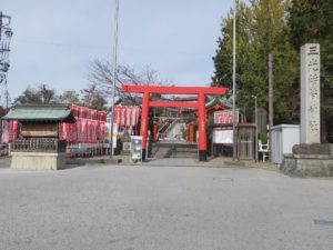 三光稲荷神社 正面の大鳥居