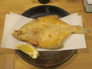 カレイの姿揚げ 郷土料理 花楽にて