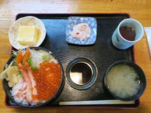 二色丼 稚内駅前 夢広場にて