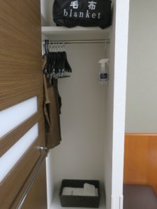 ホテルドーミーイン稚内 ダブルルーム ハンガーは室内にあります