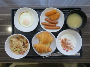 ホテルドーミーイン稚内 朝食 名物のたこ飯が出ます
