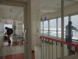 稚内空港 4階室内展望デッキ 冬はここからしか飛行機を見れません