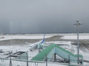 ボーイング737-800 稚内空港 室内展望デッキから撮影