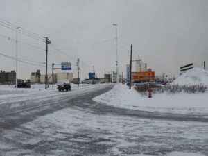 北海道稚内市 海岸沿いの道 稚内駅がある方向を撮影