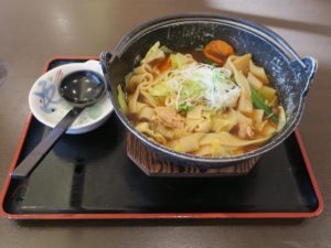 信玄鶏と四季野菜のほうとう ふじやま温泉にて