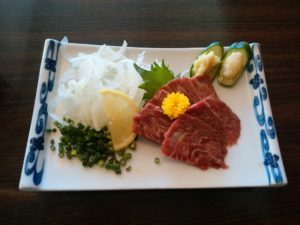 馬刺し 横浜天然温泉 SPA EASにて
