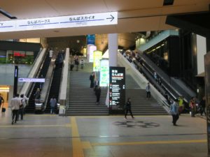 南海本線 なんば駅 3階北改札口と、2階中央改札口への階段・エスカレータ