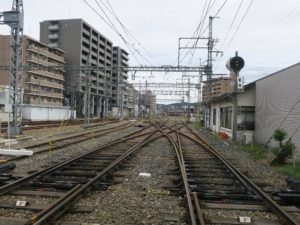 近鉄橿原線 橿原神宮前駅 橿原線のホームから南大阪線・吉野線方向を見る