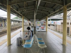 近鉄吉野線 橿原神宮前駅 4番線・5番線 主に吉野線で飛鳥・壺阪山・吉野口・吉野方面に行く列車が発着します