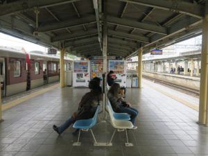 近鉄南大阪線 橿原神宮前駅 6番線・7番線 主に南大阪線で高田市・古市・阿部野橋方面に行く列車が発着します