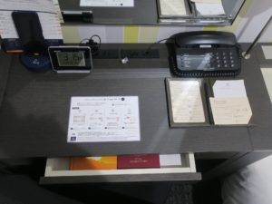 ホテルグランヴィア大阪 コンフォートシングルルーム デスク回り