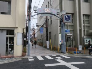 さくら通り 入り口 近鉄奈良駅へはここを通ると便利です