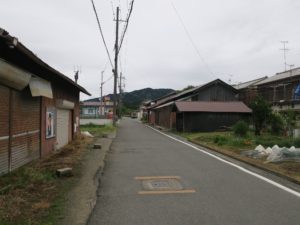 奈良 飛鳥寺への近道 ここに世界遺産級の重要文化財があるとはとても思えない風景が広がります
