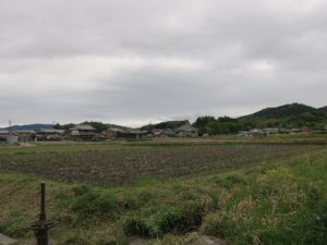 飛鳥寺 遊歩道から撮影 真ん中に見えるのが本堂です