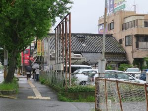 和歌山ラーメン 井出商店 開店前から行列ができています