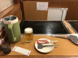 鶴橋風月 スパワールド店 カウンター席 一人お好み焼きにぴったりです