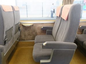 南海電鉄 10000系 特急サザン シート側面