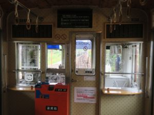 和歌山電鐵貴志川線 2270系 うめぼし電車 運転台 運賃表示器と運賃箱があります