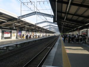 JR大阪環状線 大阪城公園駅 ホーム 向かって左側が森ノ宮・鶴橋・天王寺方面に行く列車が発着します 向かって右側が京橋・大阪方面に行く列車が発着します