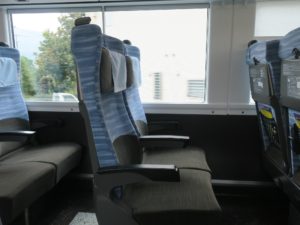 JR中央東線 E353系 特急かいじ 普通車シート 横から撮影