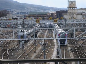 JR中央東線 E353系 特急かいじ 新旧あずさが並びました 松本駅にて撮影