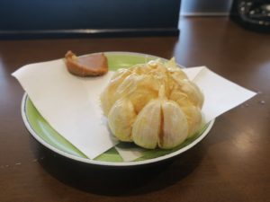 にんにく丸揚げ クア・アンド・ホテル石和 石和健康ランドにて