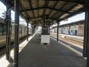 JR日豊本線 延岡駅 2番線・3番線 主に普通列車が発着します