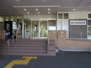 エースランド 入り口 極楽湯 宮崎店はここから入って、エスカレーターで2階に行きます