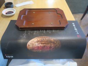 平家の郷 宮崎JR館 油跳ね避けのため、紙を手前に敷きます