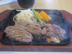 ハンバーグとカットステーキ ハンバーグは170gに増量 平家の郷 宮崎JR館にて