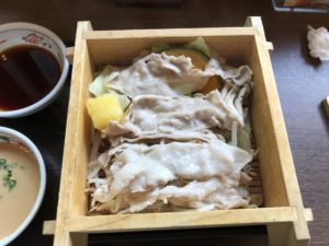 美明豚とたっぷり野菜のせいろ蒸し せいろの蓋を開けてみました つくば温泉 喜楽里別邸にて