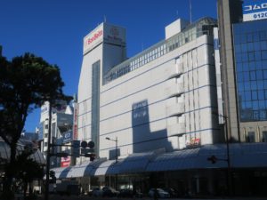 宮崎市 ボンベルタ橘 橘通り3丁目交差点にあります