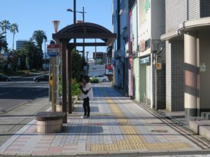 宮崎市 橘通1丁目 バス停 繁華街の一番南にあります