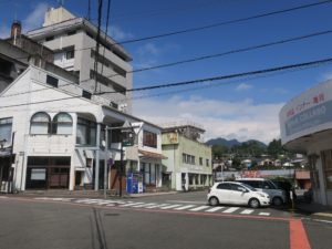宮崎交通 高千穂バスセンター バスセンターの前 かつては営業していたお店が建っています