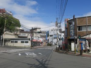 宮崎県 高千穂町 腸内中心部 高千穂駅へはここを左に曲がります 高千穂バスセンターへはここを右に曲がります