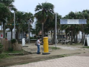 宮崎市 青島 幸せの黄色いポスト 風がすごかったです