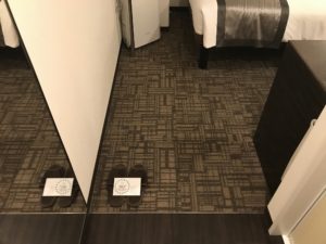 ホテル アクティブ! 博多 シングルルーム 部屋の手前はフローリングになっています